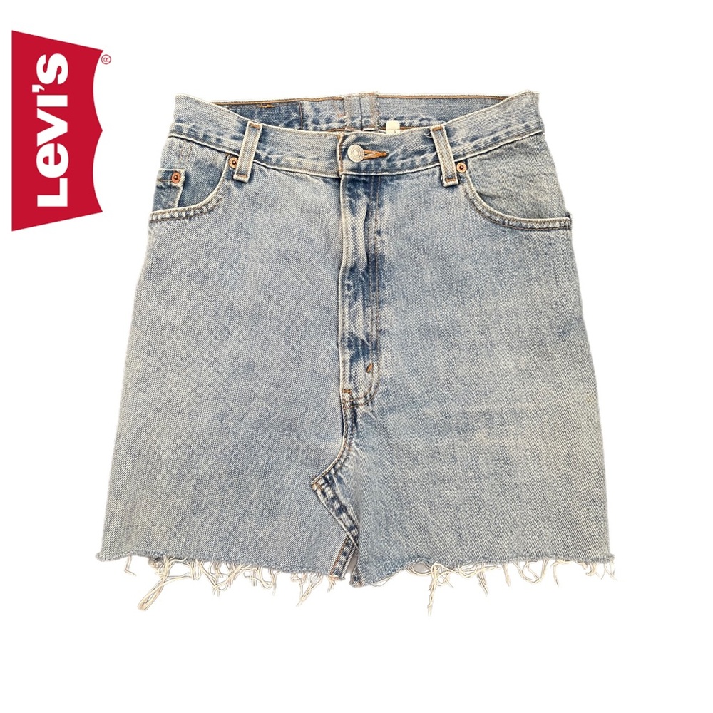 SOLD- Levi’s vintage made jean skirt size small 26